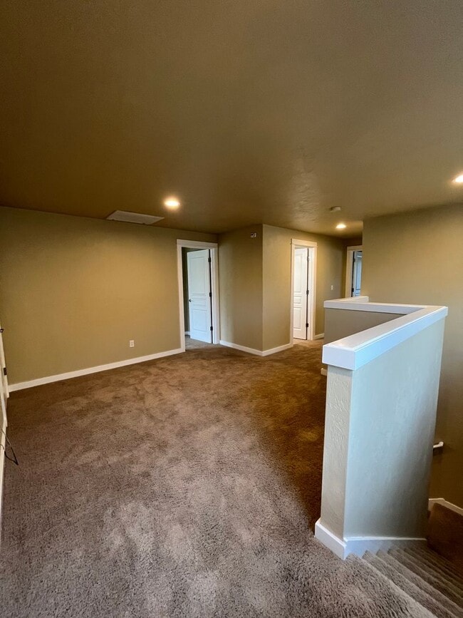 Building Photo - 4-Bedroom 2 1/2 Bathroom Home