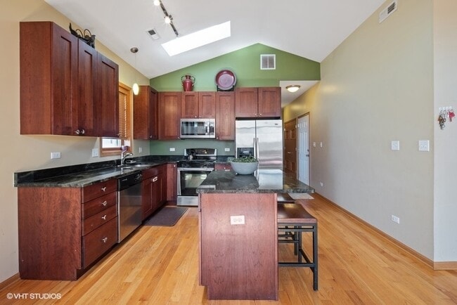 Building Photo - 6332 S Ellis Ave