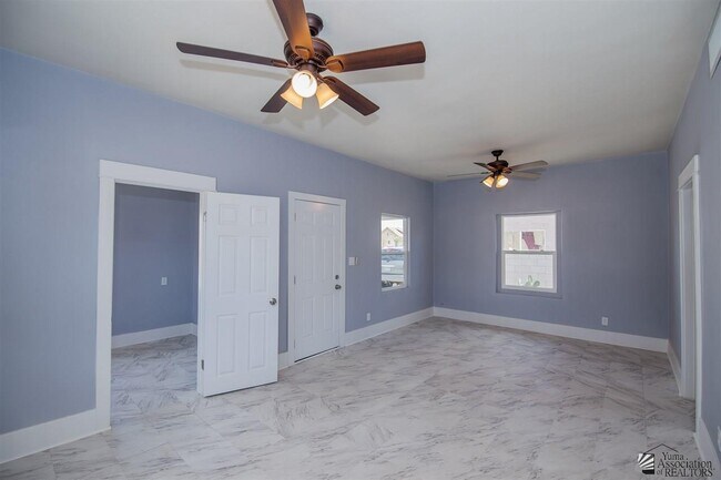 Building Photo - 889 W 1st St