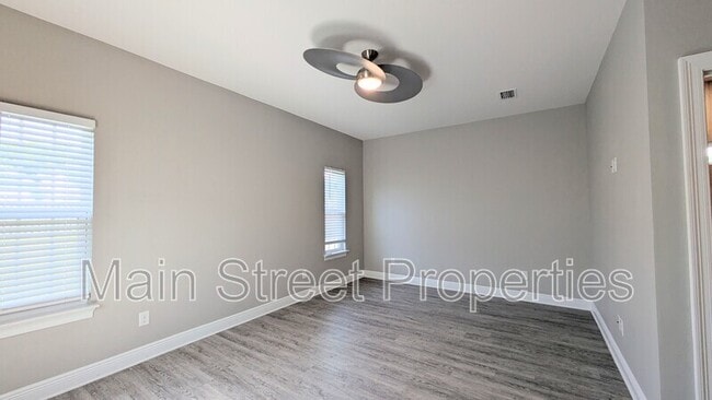 Building Photo - 121 N C St