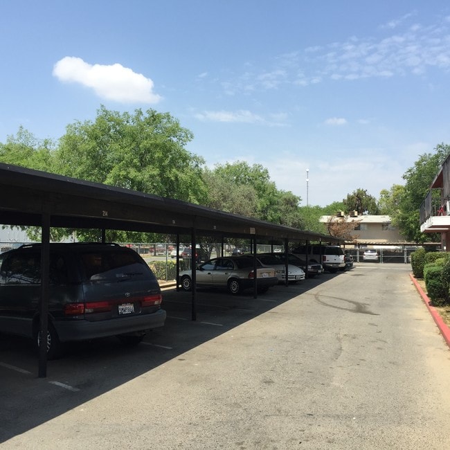 Carport - Villa Pines