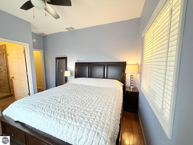 Building Photo - 201 River St