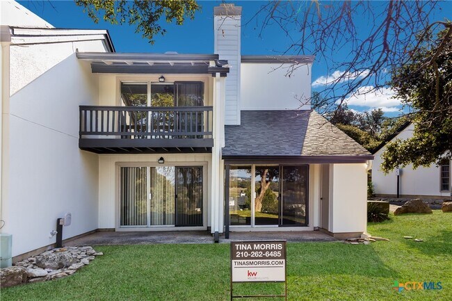 Building Photo - 1101 Parkview Dr
