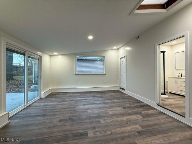 Building Photo - 11370 Parkside Ave NE