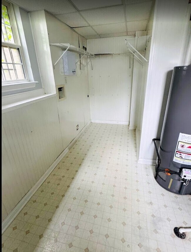 Building Photo - Beautiful spacious 4 bed 4 bath Family Home