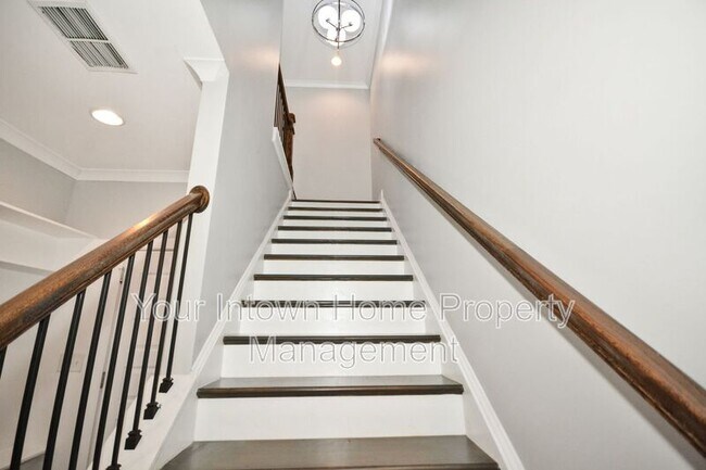 Building Photo - 2938 Silver Hill Terrace SE