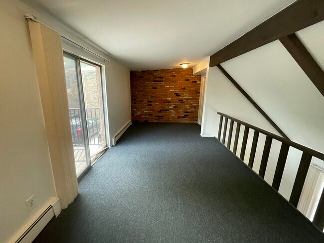 Building Photo - 620 E Lincoln Ave