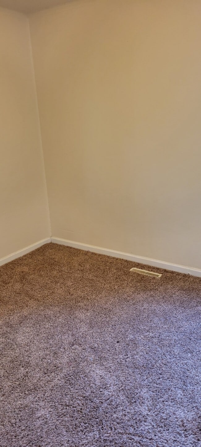 Building Photo - 50% discount on first month's rent with ap...