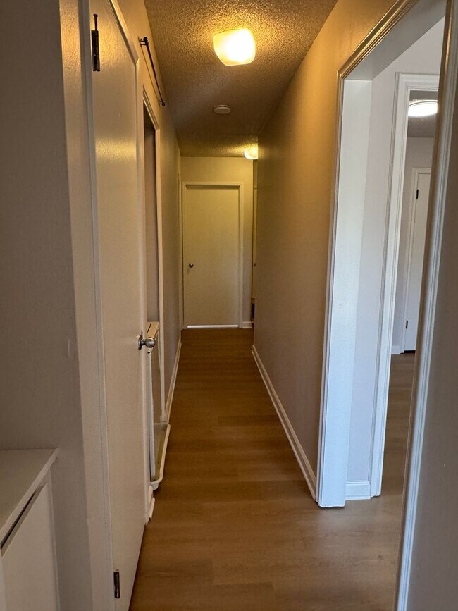 Building Photo - Welcome to this updated 3 bedroom condo with laminate vinyl plank flooring