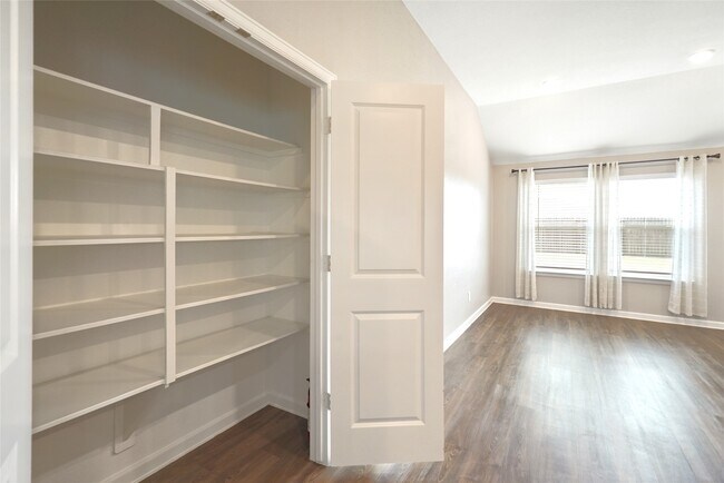 Building Photo - 30023 Vallonea Oak