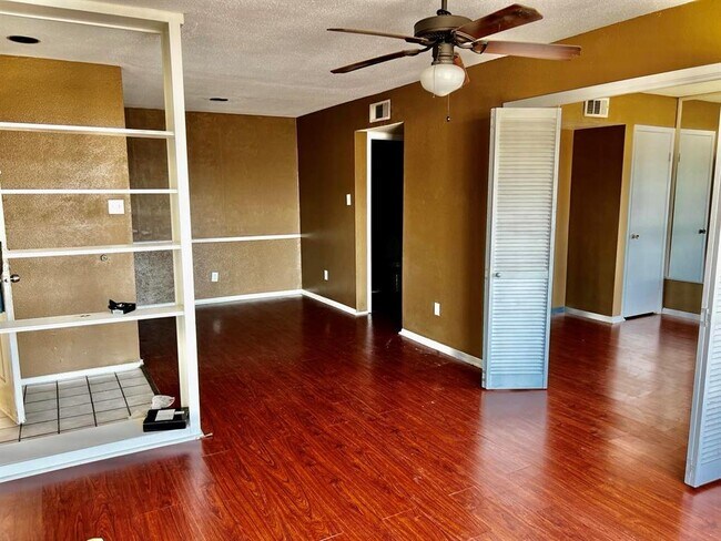 Building Photo - 2100 Wilcrest Dr