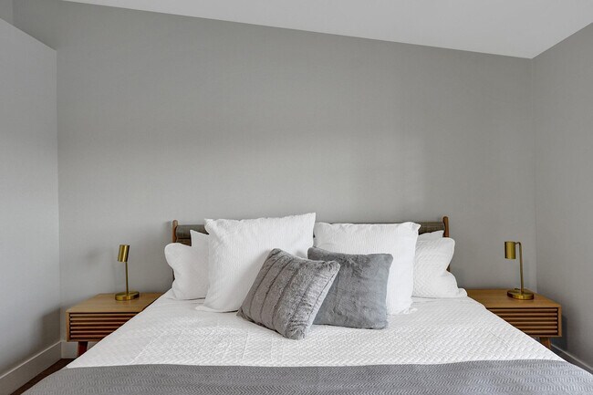 Building Photo - 876 Jeffery St