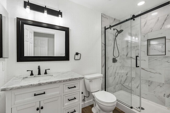 Building Photo - Just Renovated: Stunning 3-Bedroom, 2-Bath...