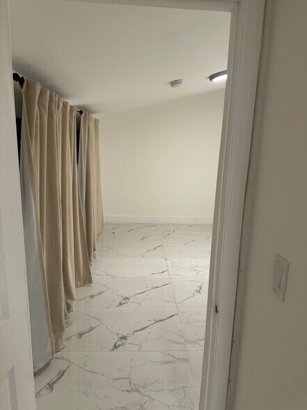 Building Photo - 1020 NW 55th St