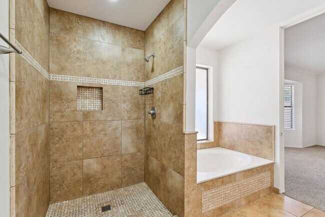 Building Photo - 923 N 59th St