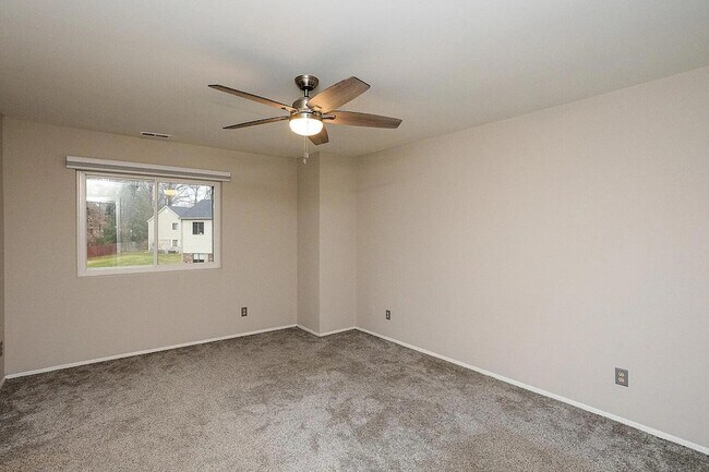 Building Photo - 2138 Dogwood Ln