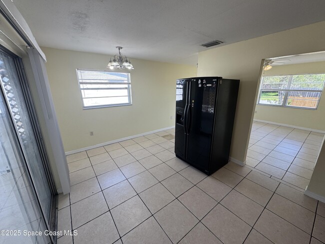 Building Photo - 2415 Sadler Ln