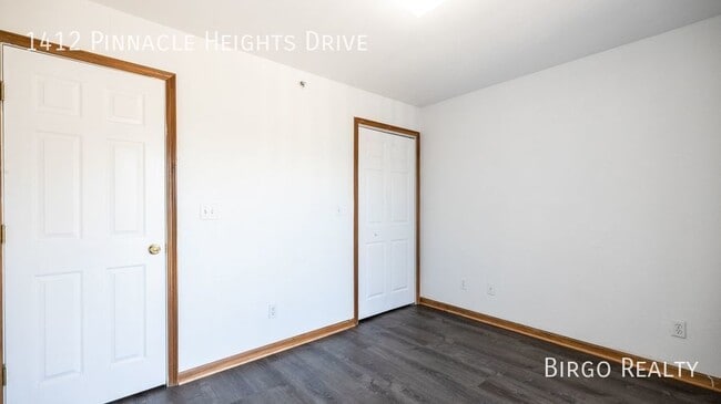 Building Photo - Move in Special! First Month's Rent is Fre...