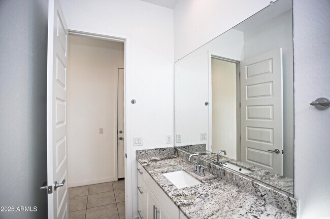 Building Photo - 4623 S 111th Dr