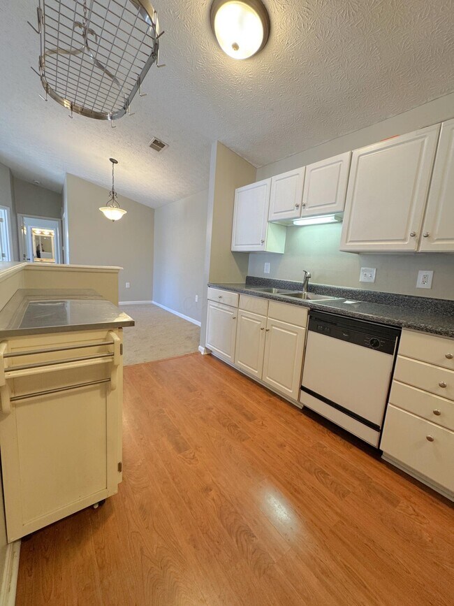 Building Photo - 6829 Meadow Creek Dr