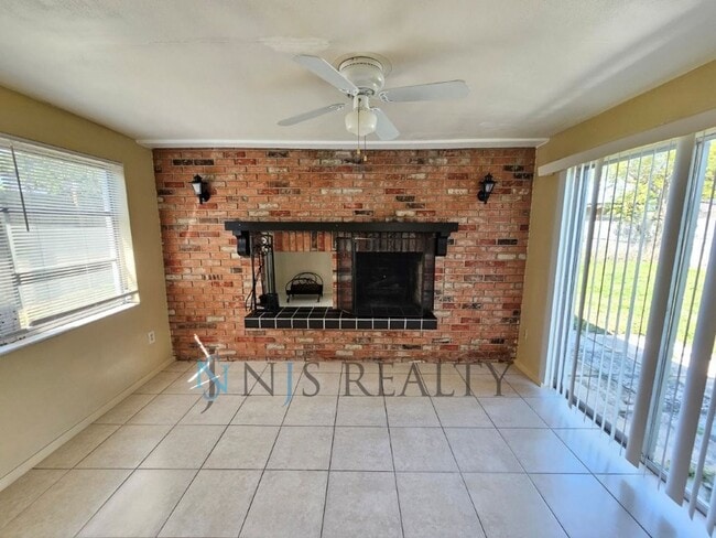 Building Photo - JUST REDUCED!!! True 2/1.5/1 with FIREPLACE, fenced yard and all tile flooring throughout!
