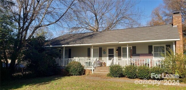 Primary Photo - 21640 Colina Dr