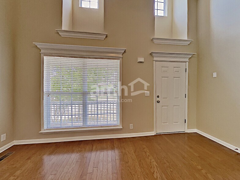 Building Photo - 2053 Leefield Dr