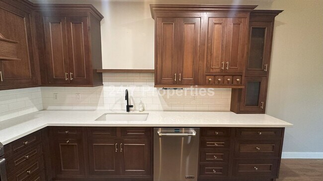 Building Photo - 3 BD | 2 BA Duplex with Fenced Backyard an...
