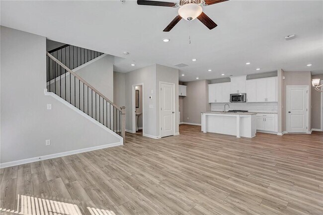 Building Photo - 1376 Elderwood Way