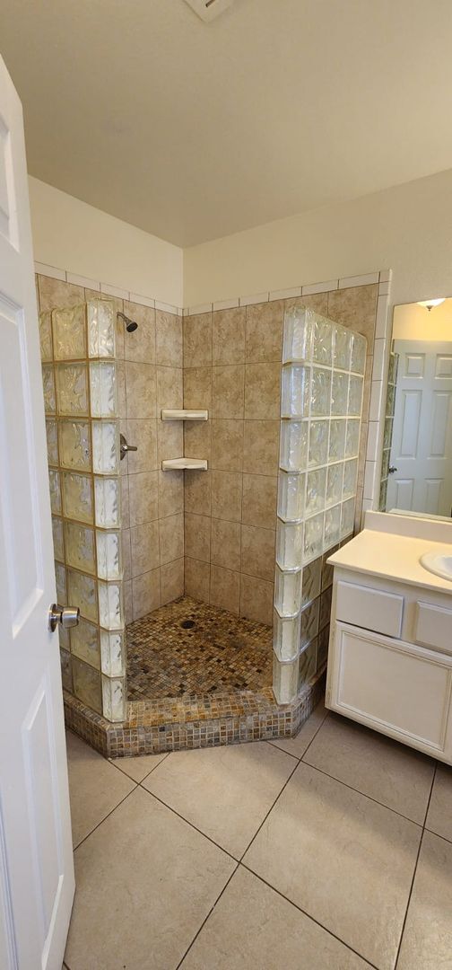 Building Photo - Beautiful 3-Bed, 2.5-Bath Home in Las Vegas