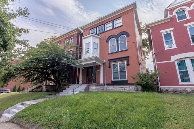 Building Photo - 1361 S Brook St