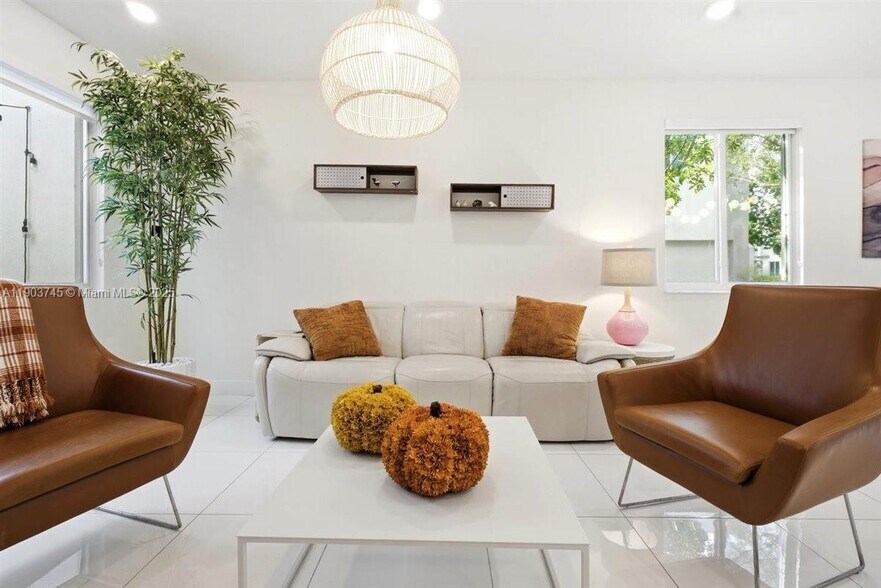 Building Photo - 6611 NW 102nd Path