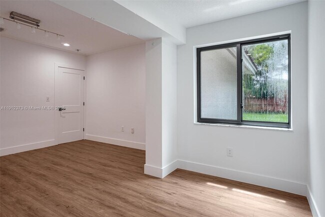 Building Photo - 6230 SW 112th St