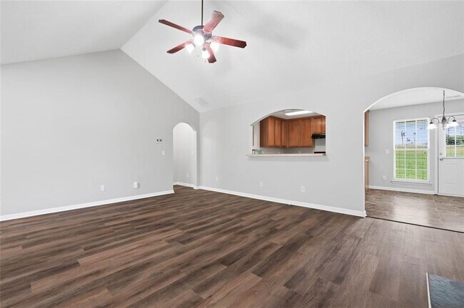Building Photo - 465 Camella Cir
