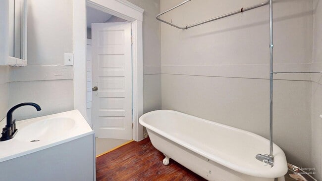 Building Photo - Cudell/West Blvd neighborhood; 4 bedroom/1 bath single family house for rent!