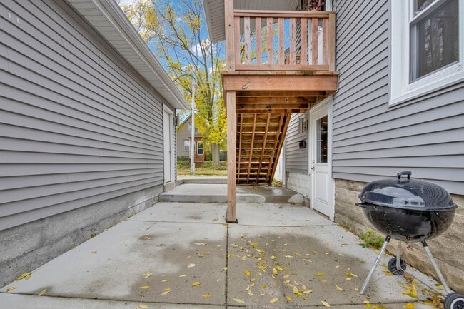 Building Photo - 3124 S Ellen St