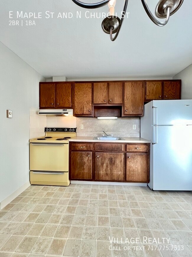 Building Photo - 361 E Maple St