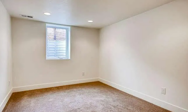 Building Photo - Three bedroom, 2 bathroom modern property!...