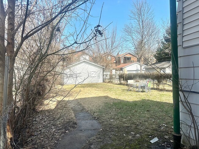 Building Photo - 3865 Alberta St