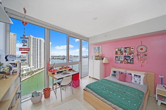 Building Photo - 465 Brickell Ave