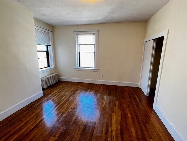 Building Photo - 11 Gorham St