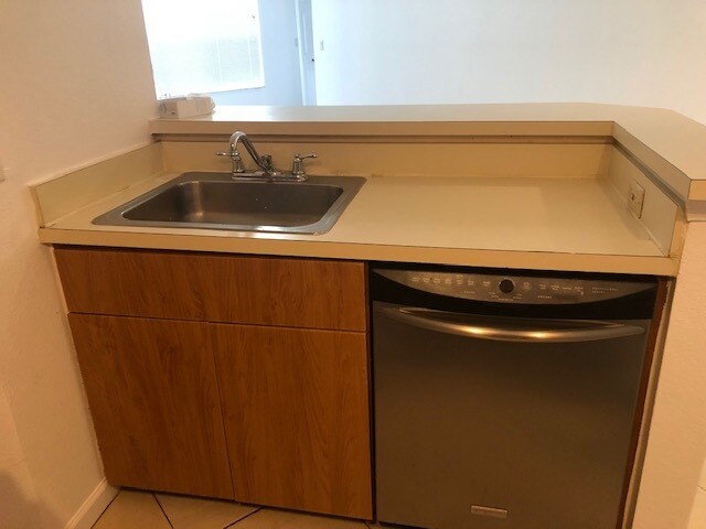 kitchen - 3380 Pinewalk Dr N
