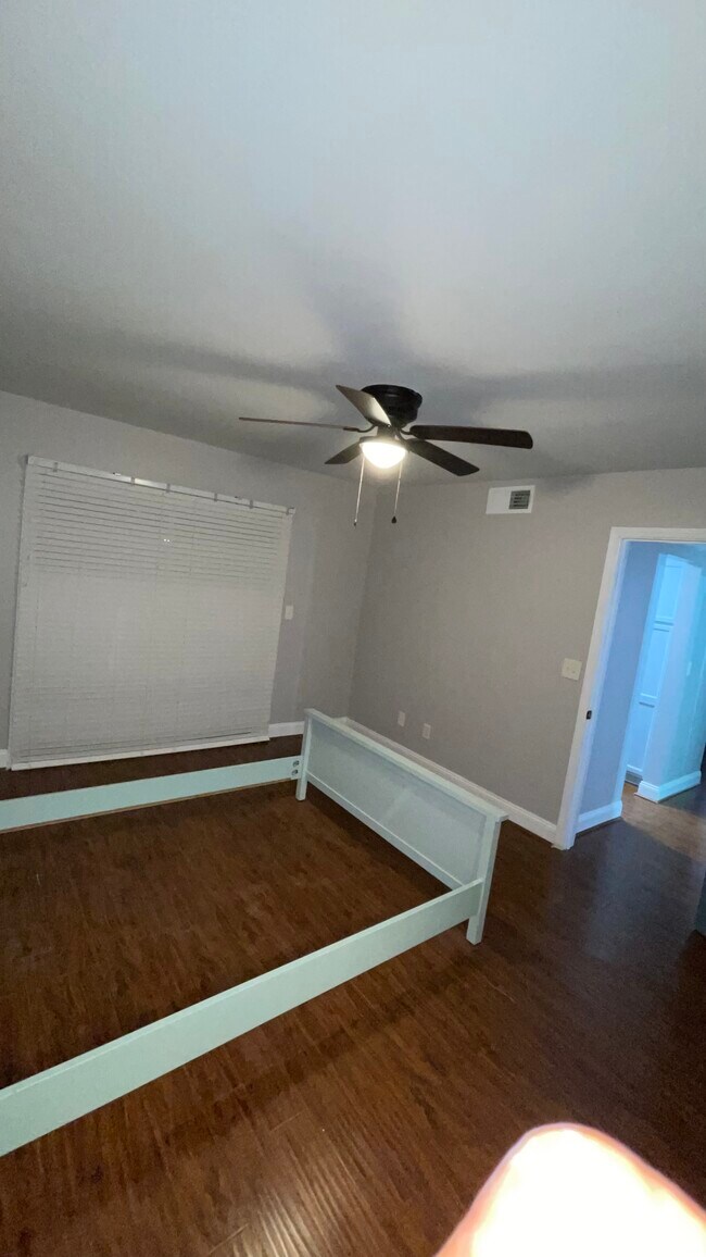 Building Photo - 606 Glenleaf Dr