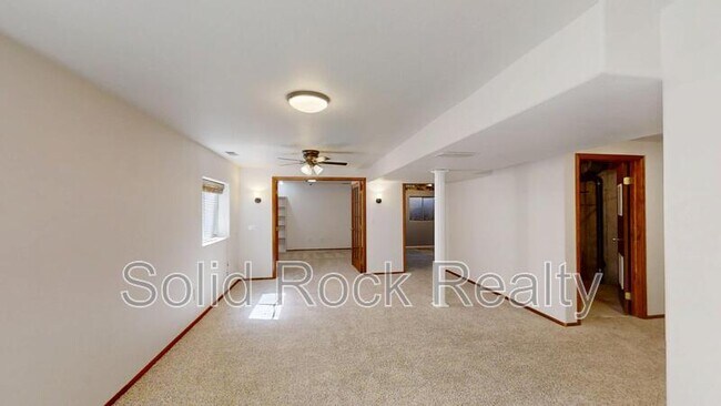 Building Photo - 3483 Mountainside Dr