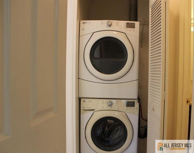 Building Photo - 49 Tanglewood Ct