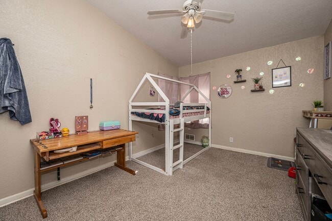 Building Photo - 4 Bedroom Rental Available February 15th!