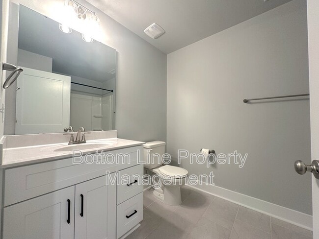 Building Photo - 3814 Starmount Ave