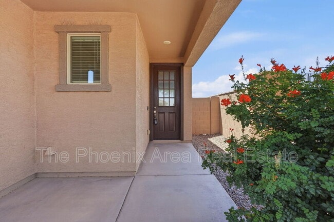 Building Photo - 40643 W Shaver Dr