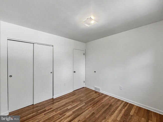 Building Photo - 4615 Lincoln Way E