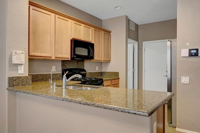 Building Photo - 3 Bedroom in Madeira Canyon!